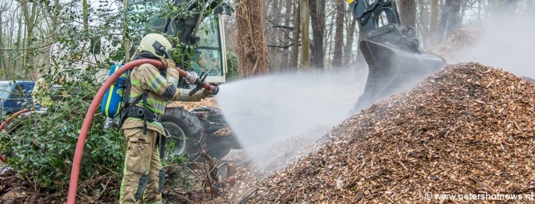 Brandweer heeft handen vol aan houtsnipperbrand Nieuwersluis