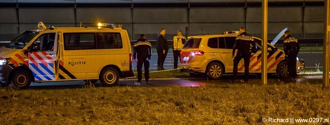 Politieauto verzakt bij hulp aan pechgeval A2 Breukelen