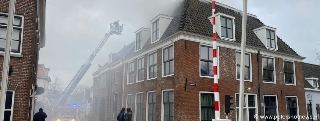 Eeuwenoud pand in Nieuwersluis in brand
