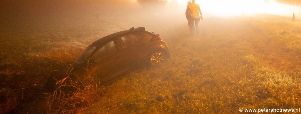 Auto van de weg in Mijdrecht: KNMI heeft code geel afgegeven vanwege dichte mist