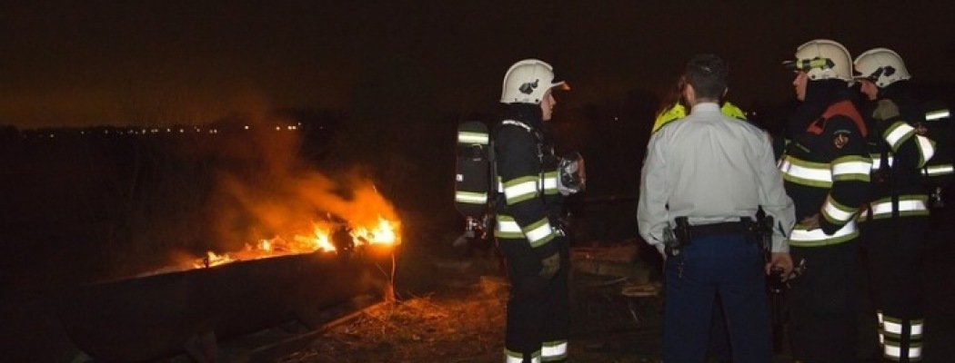 [FOTO'S] Illegale vuilverbranding op de Winkeldijk