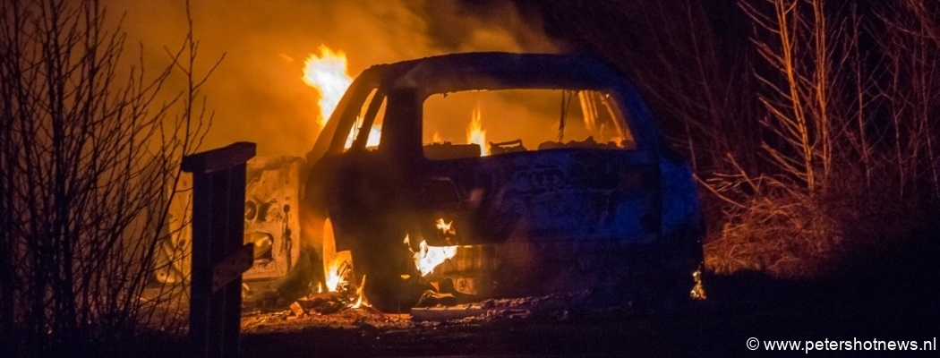 Audi gedumpt en in brand gestoken in Nieuwer Ter Aa