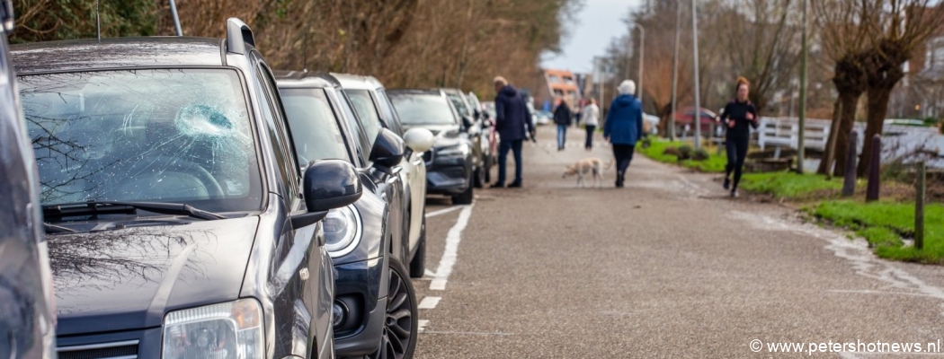 Autoruiten vernield in Uithoorn: duizenden euro's schade