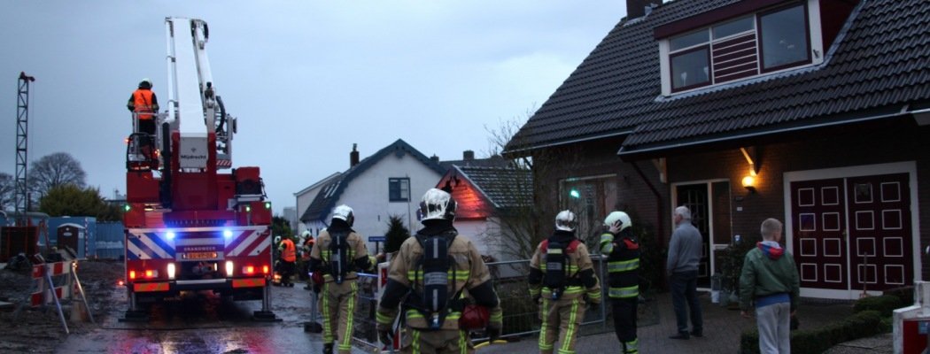 Brandweer uren bezig met schoorsteenbrand in Amstelhoek