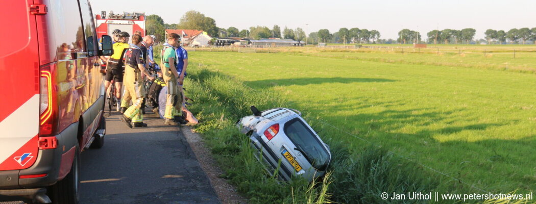 Auto te water in Waverveen