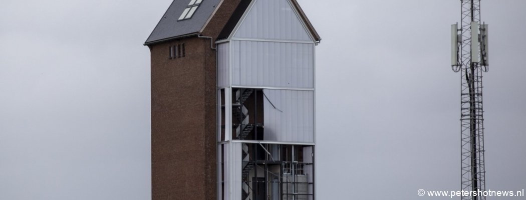 Trappenhuis watertoren Mijdrecht vliegt door de lucht: Industrieweg afgesloten