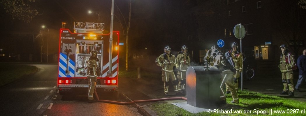 Brandweer blust containerbrand Polderweg Uithoorn