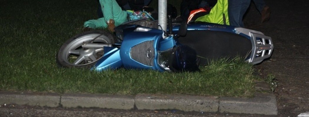 [FOTO'S] Scooterrijder gewond bij ongeluk Veenweg Mijdrecht