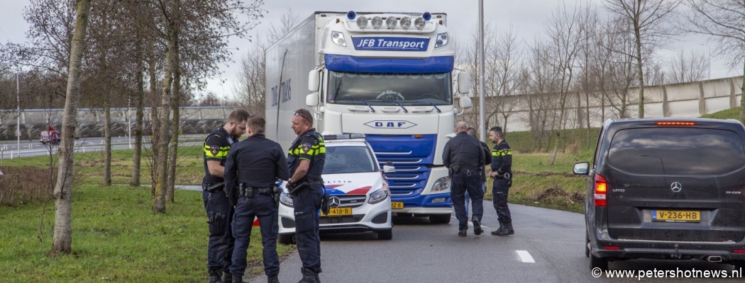 Politie achtervolgt gestolen vrachtwagen bij Vinkeveen