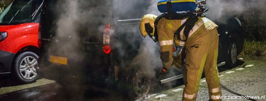 [GETUIGEN GEZOCHT] Brandweer vindt aanmaakblokjes bij autobrand Loenen aan de Vecht