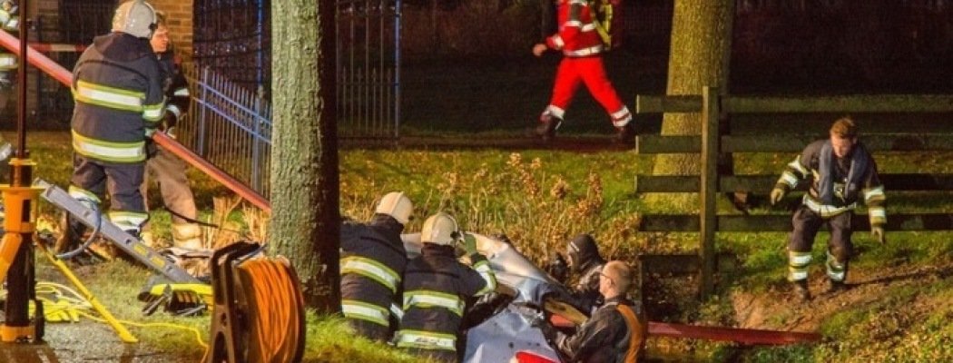 [FOTO'S] Ernstig ongeluk Rijksstraatweg Loenen