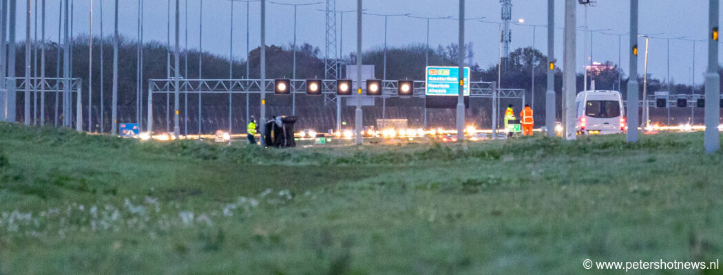 Lange file, geen bussen en oprit afgesloten door ongeluk A2 Vinkeveen