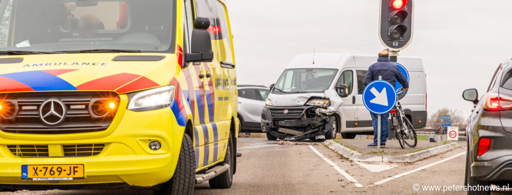 Auto's botsen op N201 Amstelhoek