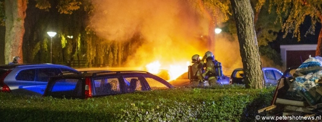 Auto's uitgebrand op Granaat in Mijdrecht
