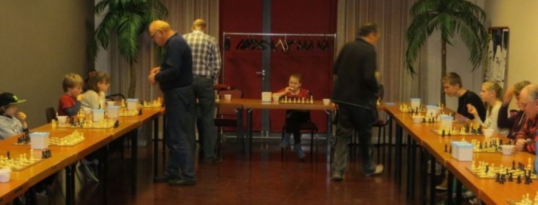 Vrijdag 28 november Simultaan schaak met pepernoten