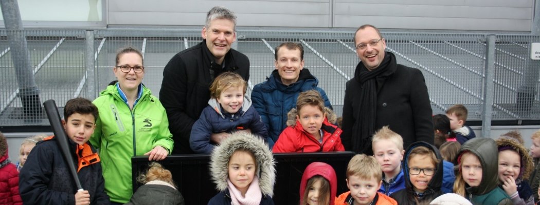 Superschoolplein Oosteinderschool feestelijk geopend