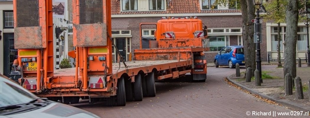 Vrachtwagen met pech blokkeert centrum Abcoude