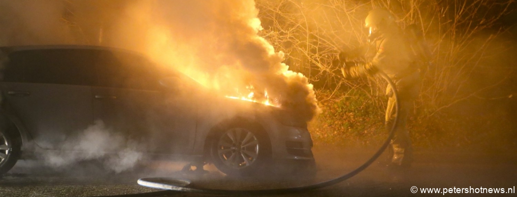 Verdachten rennen in brand weg bij autobrand Mijdrecht