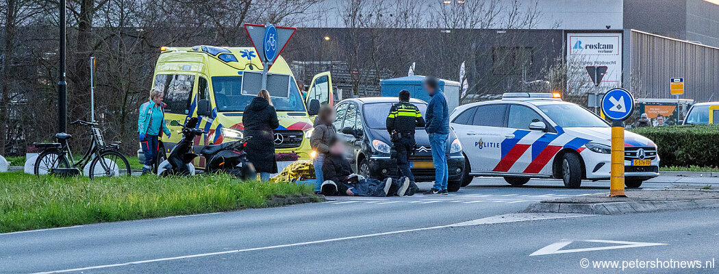 Twee gewonden bij ongeluk met scooter op Veenweg Wilnis