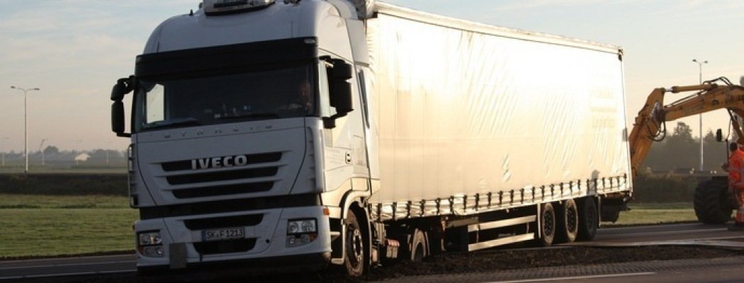 [FOTO'S] Vrachtwagen verzakt bij nieuw kruispunt N201 Mijdrecht