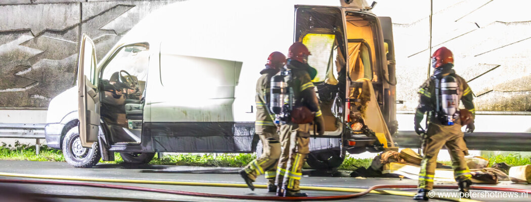 Camper in brand op A2 Vinkeveen: vier rijstroken dicht