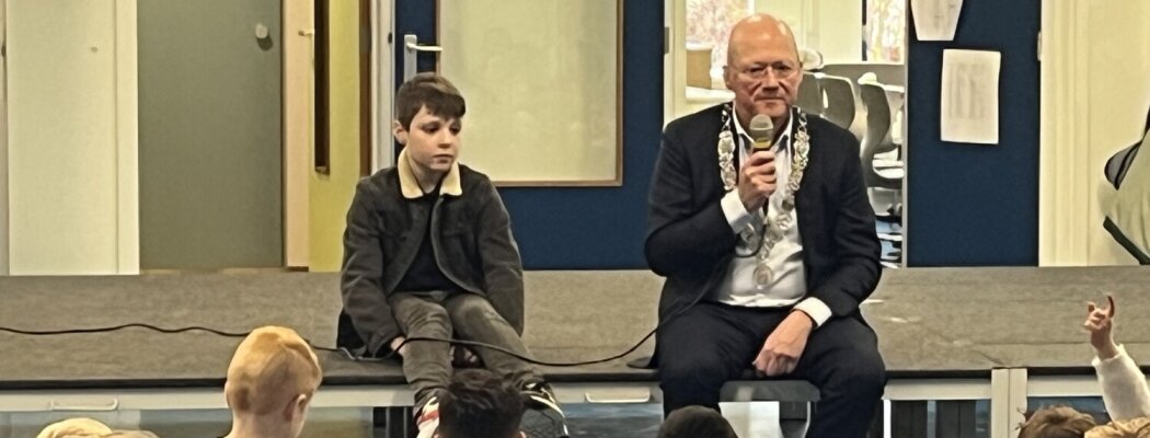 Burgemeester op bezoek bij basisschool Kids College