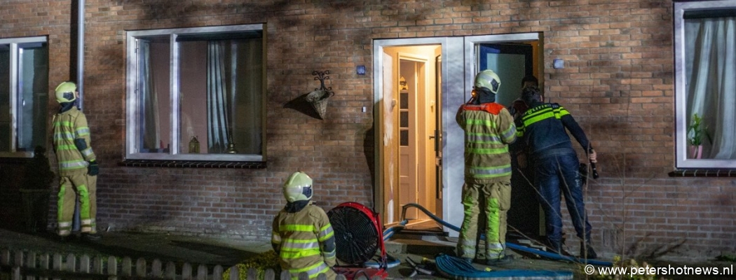 Mijdrechtse woning vol rook na brand in frituurpan: elf bewoners op straat