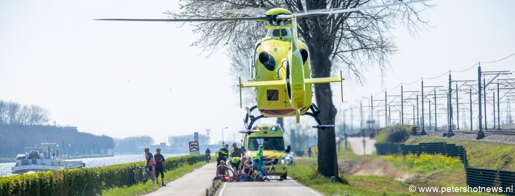 Wielrenner zwaargewond op Westkanaaldijk Nieuwersluis
