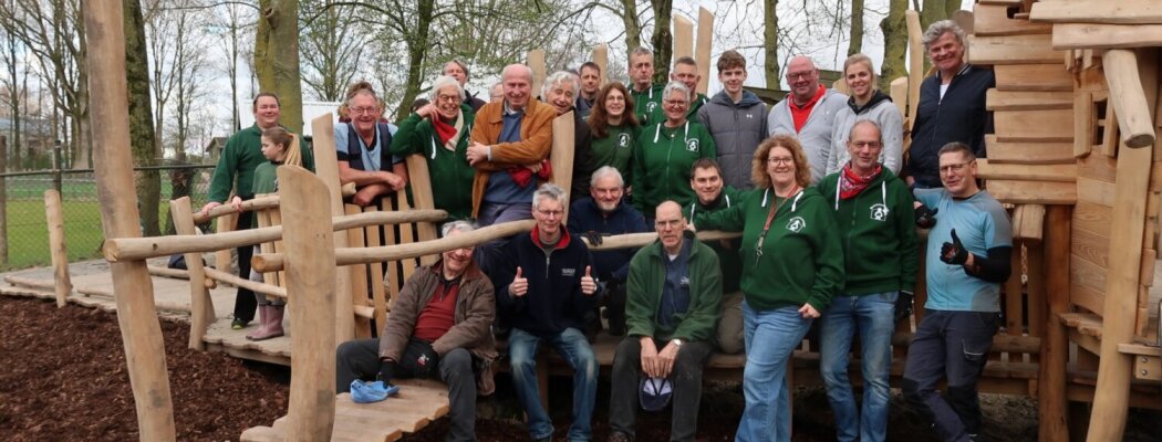 Vrijwilligers steken handen uit de mouwen tijdens NLdoet bij Boerenvreugd
