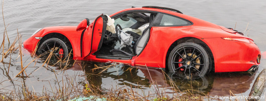 Porsche Carrera te water bij frontale botsing N201 Vinkeveen