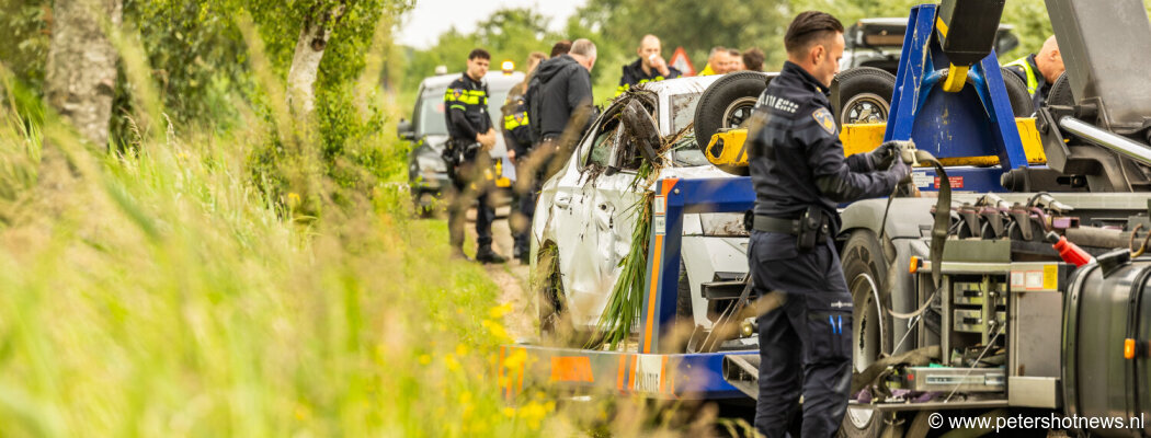 Twee doden gevonden in te water geraakte auto in Vinkeveen