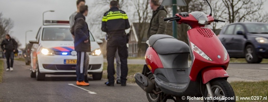 Vrouw van scooter geduwd, verdachten aangehouden
