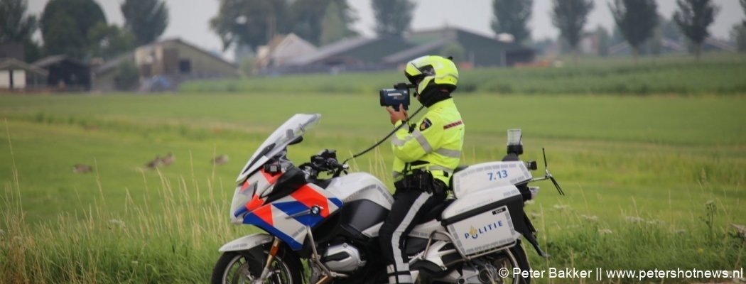 Politie controleert op snelheid Oosterlandweg Mijdrecht