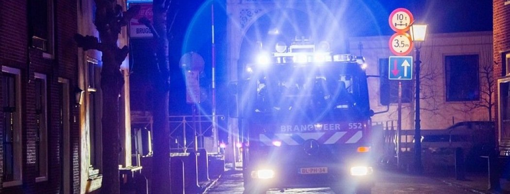 [FOTO'S & VIDEO] Brandweer in actie voor schoorsteenbrand Baambrugge
