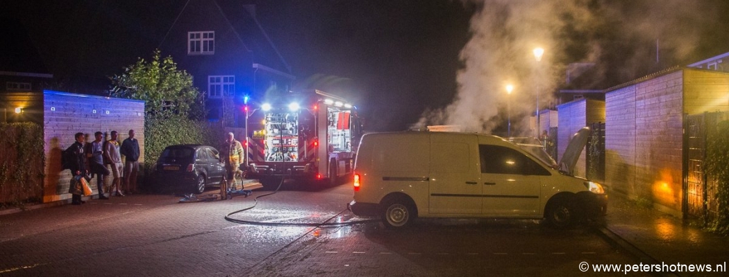 Auto in brand op Centaur Vinkeveen