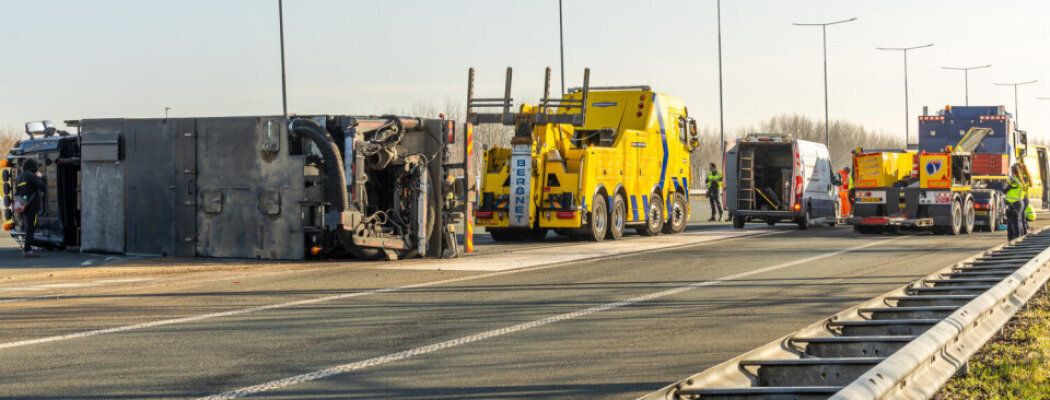Kijkers in de file duur bestraft na ongeval op A2 bij Abcoude