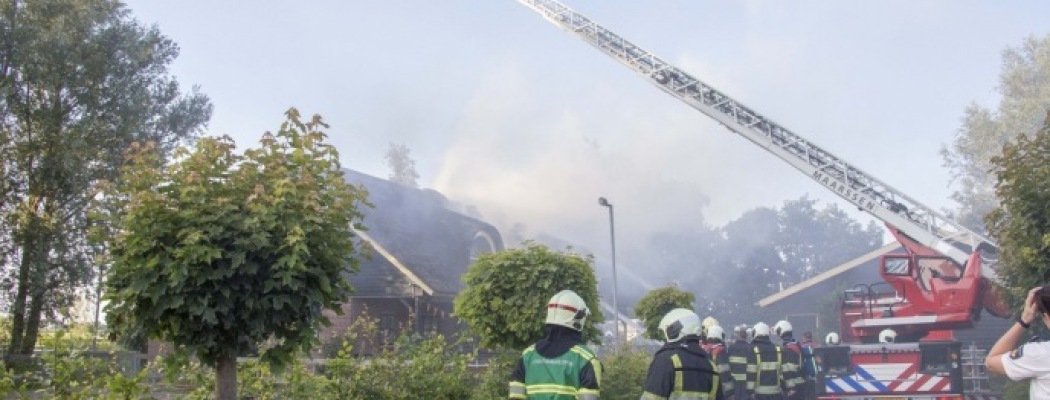 Brand in rieten kap van verzorgingstehuis Kockengen