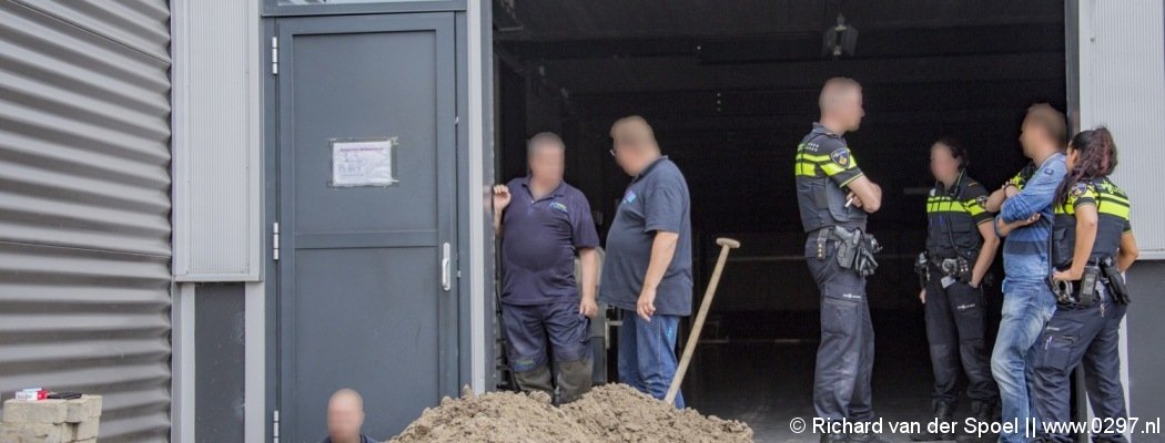 Politie vindt hennepplantage in bedrijfspand Kudelstaart