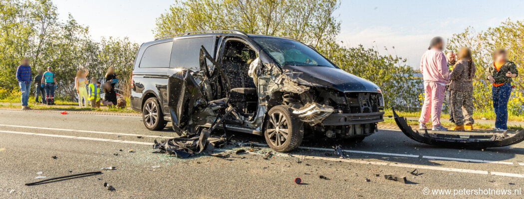 N201 bij Vinkeveen dicht door frontale aanrijding