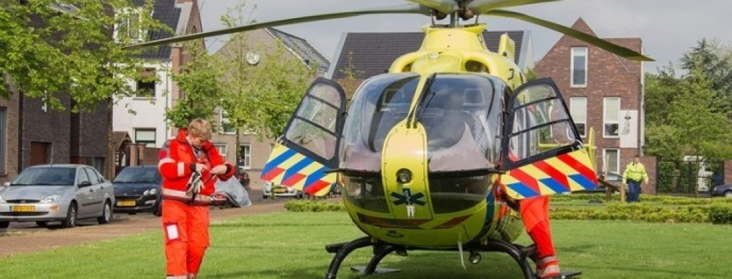 [FOTO'S] Traumahelikopter in Loenen aan de Vecht