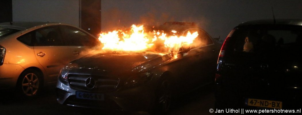 Auto's uitgebrand bij Coudenhoveflat Uithoorn