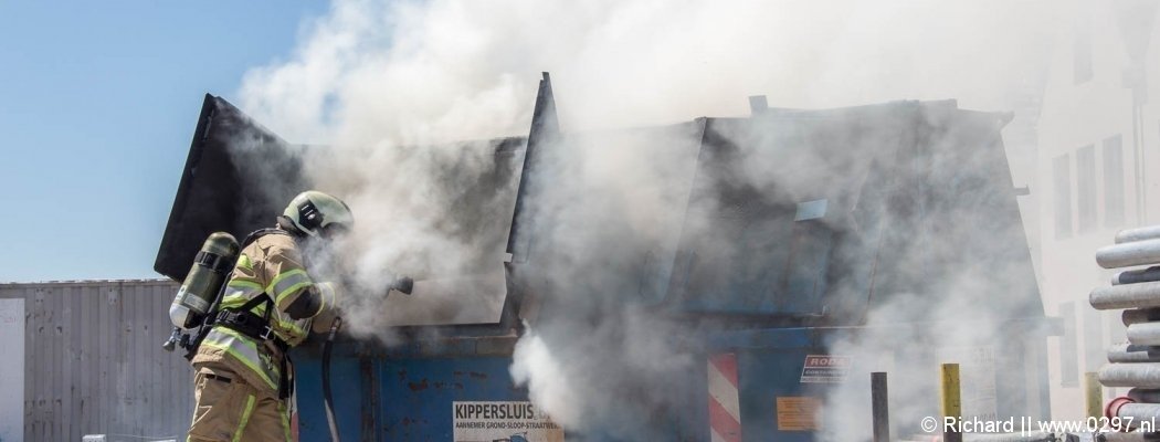 Afvalcontainer in brand bij nieuwbouwproject Marickenland in Wilnis