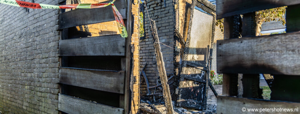 Ravage na nachtelijke branden in Wilnis goed zichtbaar bij daglicht