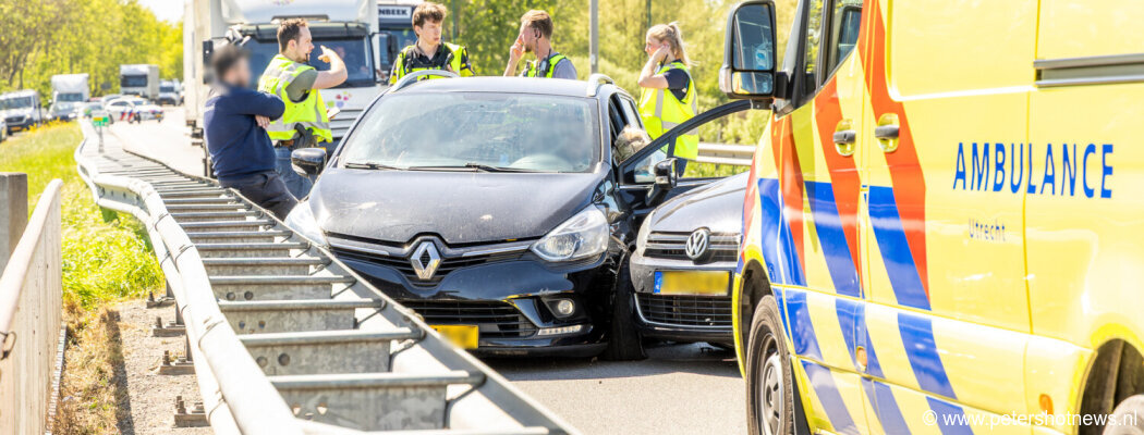 Botsing op N201 bij Vinkeveen zorgt voor verkeerschaos