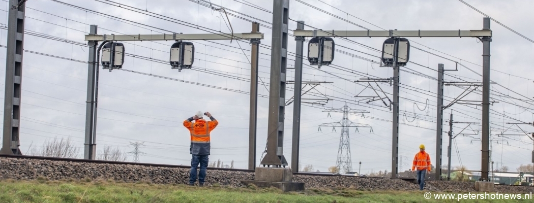 200 treinreizigers geëvacueerd door defecte bovenleiding Breukelen: NS zet bussen in tussen Utrecht en Holendrecht