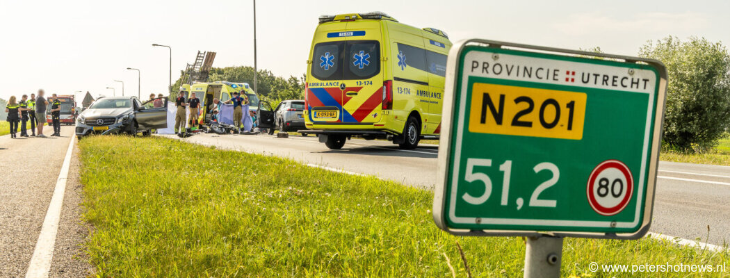 Motorrijder ernstig gewond geraakt na botsing met auto op N201, weg dicht voor onderzoek