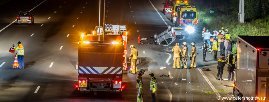 Auto over de kop bij ongeval op A2 tussen Breukelen en Vinkeveen