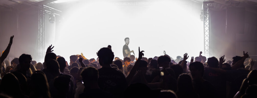[FOTO'S] Vinkefest barst los met zonovergoten vrijdag en feest tot diep in de nacht