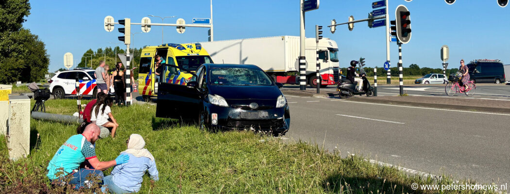 Ongeluk met scooterrijder op kruispunt N201 Waverveen