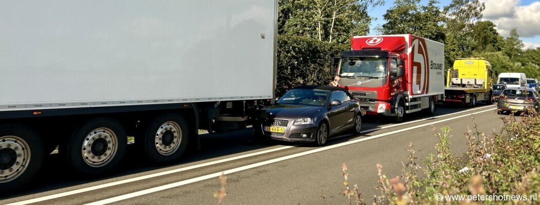 Vrachtwagens en auto botsen op N201 Vinkeveen: file in beide richtingen